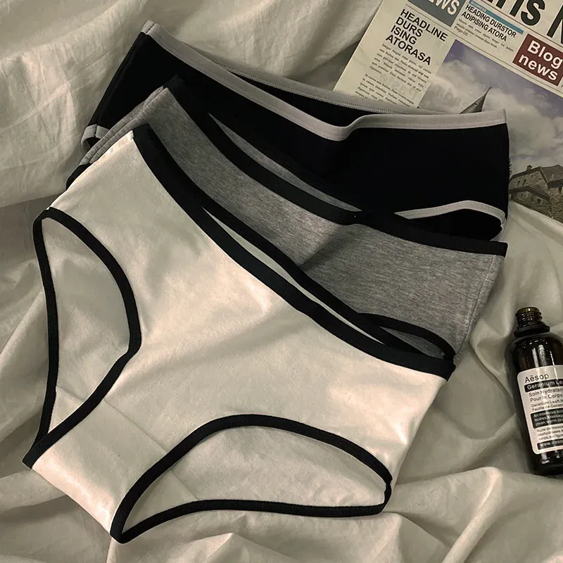 Simple Girl Underwear Mid Waist Japanese Black White Cotton Women's Briefs Sports Cool Style Traceless Panties Seamless Lingerie